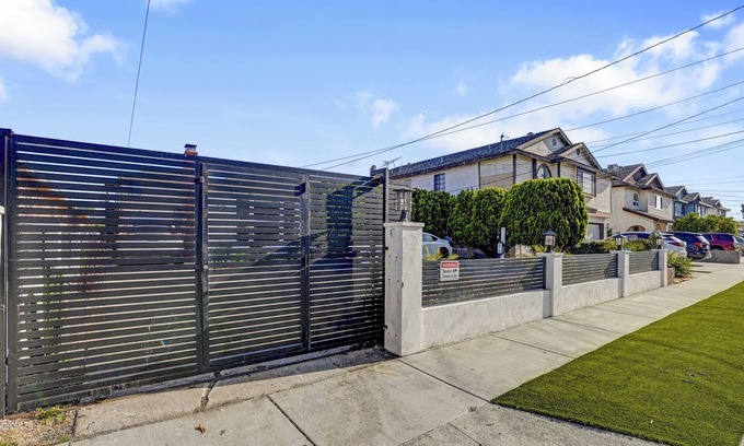 Hawthorne House | 3-BR house, 10 min from LAX