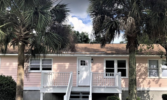 Mount Pleasant House | 3 BR House with fenced in yard 5 miles to beach Pet Friendly
