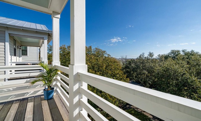 Old Village House | 3 BR Mt. Pleasant Home Near Sullivans Island