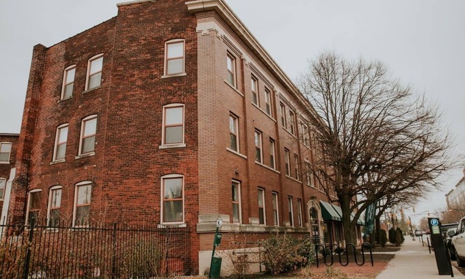 Lockerbie Square Apartment | 3 Combined Apartments Near Lucas Oil Stadiom