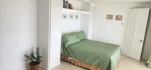 Mullins House | #3 Eastry Gardens - Cozy 1BR Studio w Ocean View