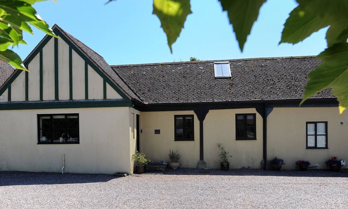 Rousdon House | 3 HOME FARM SOUTH, pet friendly, with a garden in Lyme Regis