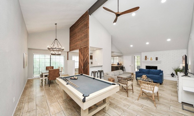 Barker House | 3 King Beds Single Story Home that Sleeps 6 with Pool Table 3BR & 2Bath