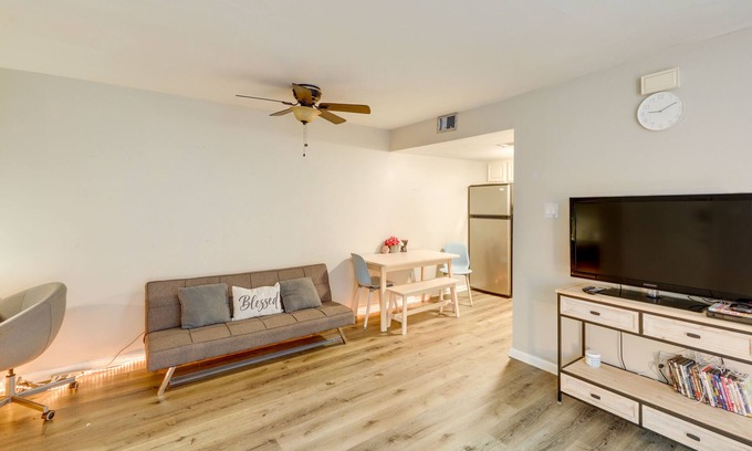 Riverside Apartment | 3 Mi to Dtwn Austin: Pet-Friendly Condo w/Pool