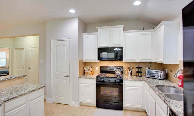 Little Elm House | 3 Mi to Union Park: Little Elm Escape w/Patio