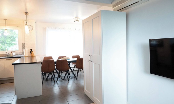 Desjardins Apartment | 3 min from Ferry to Old Quebec Central Cosy 3-bedroom Levis Centre