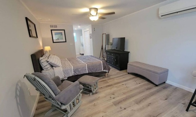 Brazos House | 3 mins to All Things Waco: Casita
