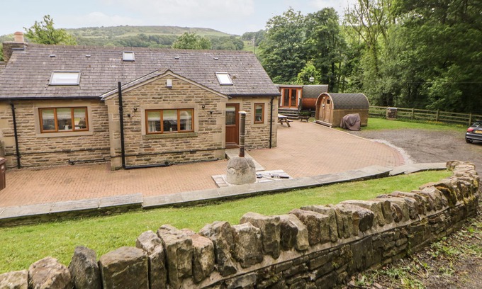 Hollow Meadows Cottage | 3 PHEASANT LANE, pet friendly in Bolsterstone /Ewden Village