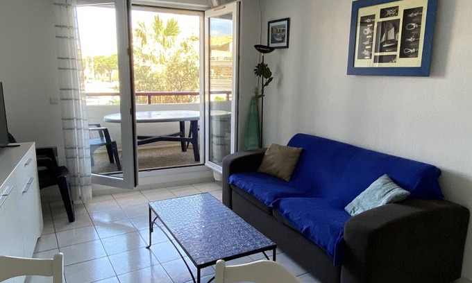 Le Port Apartment | 3-room apartment on the marina, 500m from the beach, for 6 people