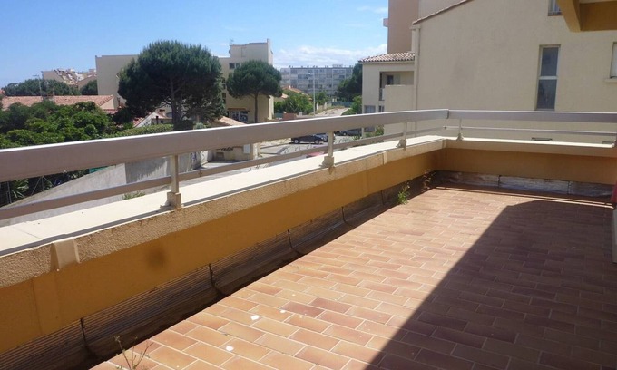 Le Port Apartment | 3-Room Apartment with Terrace and Secure Parking