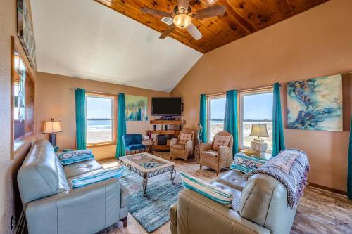 Hatteras House | 3's a Charm 124