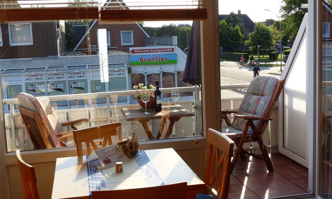 Borkum Apartment | 3-star apartment with sunny balcony, close to the beach, with grocery store next door