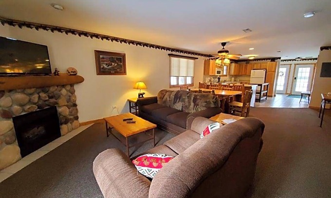 Oglesby Hotel | 3-star hotel ∙ Grand Bear Resort at Starved Rock