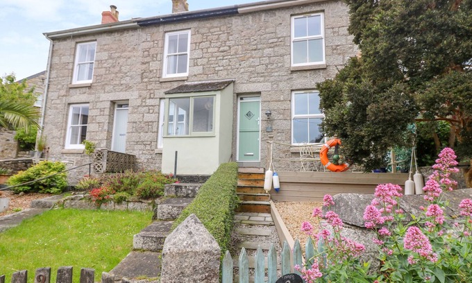 Paul Cottage | 3 TRUNGLE COTTAGES, pet friendly, with open fire in Mousehole