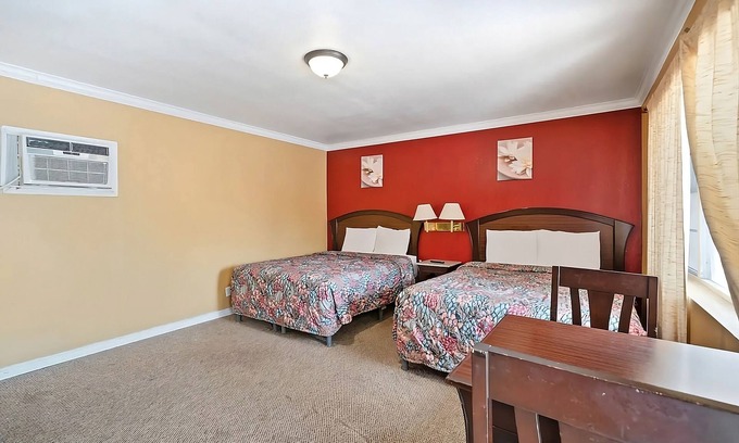 Beeville House | 3 Units Perfect for Big Groups, Free Parking, Pets are Welcome!