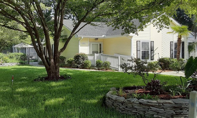 Garden City House | 3 WEEK Minimum. 2BR/2BA House, GREAT LOCATION! Clean,Parking,Fenced Yard.