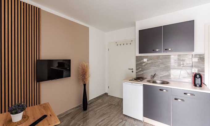 Altstadt-Nord Apartment | #3 | WIFI - CENTRAL - 300M TO CITY - KITCHEN - MODERN