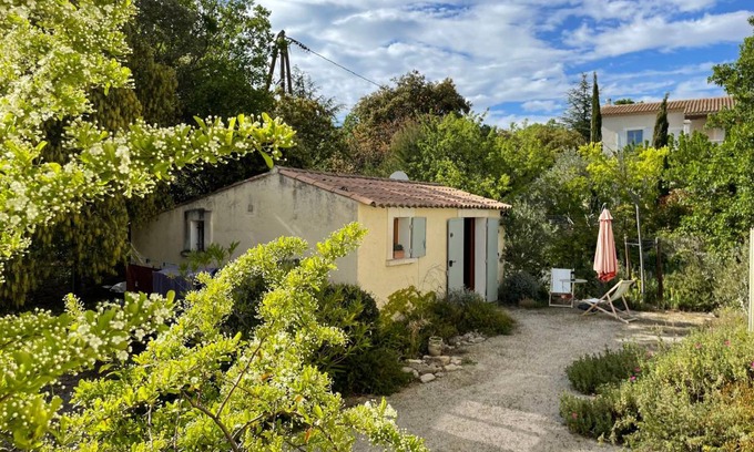 Cabrieres-d'Avignon Apartment | 30 m² Apartment ∙ 1 bedroom ∙ 2 guests