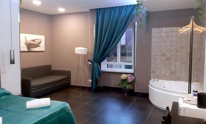 Naples City Centre Bed & Breakfast | 30 m² Bed and breakfast ∙ 4 guests