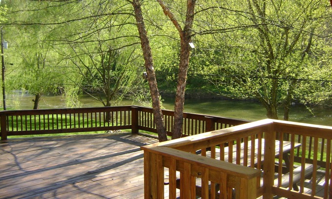 Pearisburg Cabin | 30 min from Blacksburg - Creekside Lodge on Walker Creek