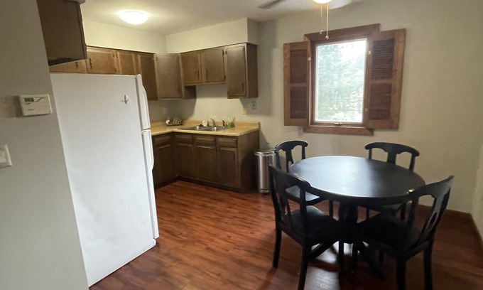 Victorian Village Condo | 30 second walk to High St and Short North! 2BR!