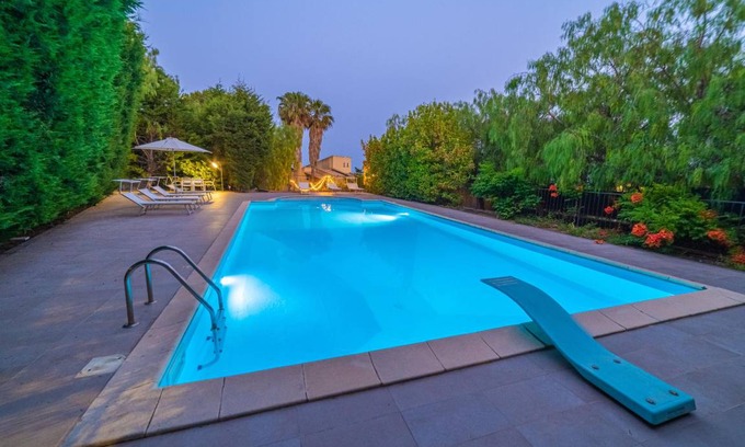 Pedara House | 300 m² House ∙ 4 bedrooms ∙ 11 guests