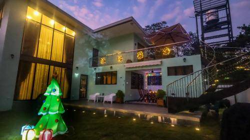 Coron Villa | 300 m² Villa ∙ 3 bedrooms ∙ 12 guests
