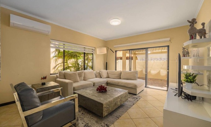 Gold Coast Villa | 300 m² Villa ∙ 4 bedrooms ∙ 8 guests
