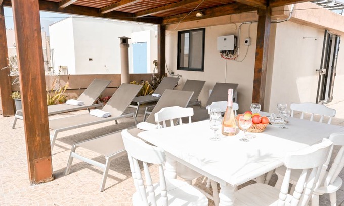 Qawra Villa | 300 m² Villa ∙ 5 bedrooms ∙ 11 guests
