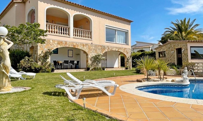 El Vilar d'Aro Villa | 300 m² Villa ∙ 4 bedrooms ∙ 8 guests