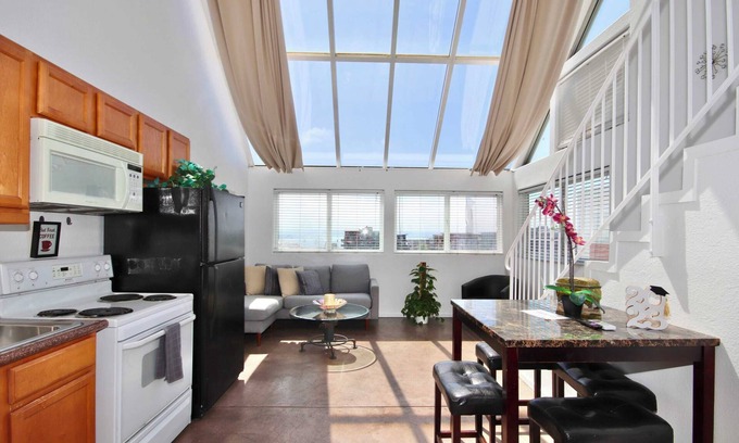 Porta D'italia Apartment | 301 Amazing Sky Loft in Little Italy!