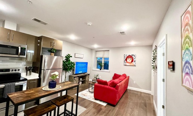 Logan Square Apartment | 304Stunning and comfy 1BDR APT in Center city
