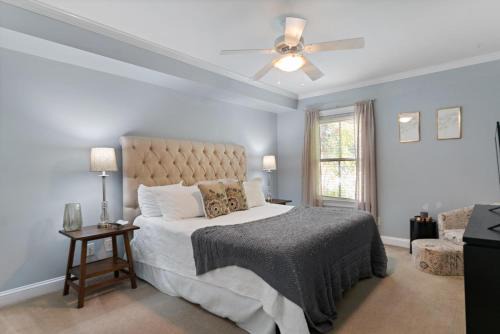 Historic Downtown Savannah House | 305 W Taylor Garden