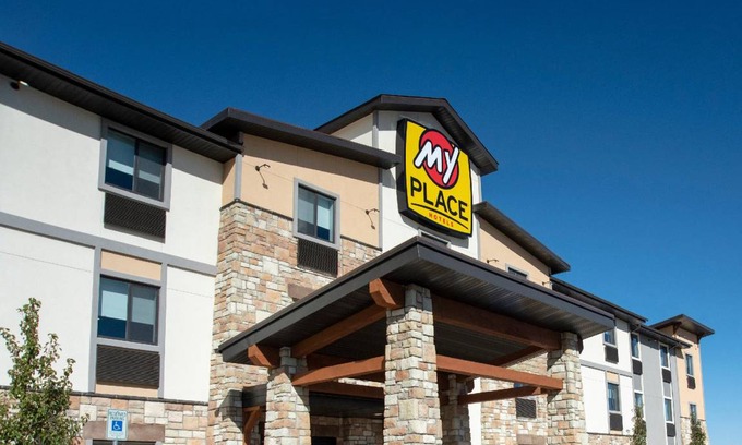 Idaho Falls Hotel | 31 m² Hotel ∙ 10 guests