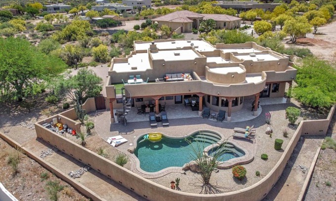 Rio Verde Foothills House | 311 m² House ∙ 5 bedrooms ∙ 15 guests