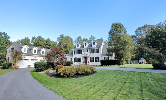 Newburg Other | 32 ac, Hot Tub, Pool OPENS May 1, Theatre, FirePit, Game Rm, Small Pond, SLPS 10