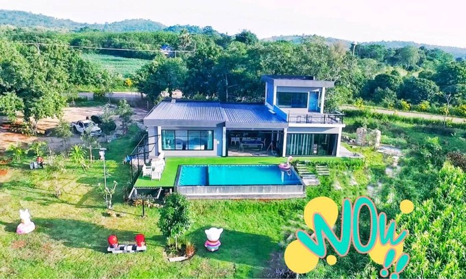 Khanong Phra Villa | 320 m² Villa ∙ 4 bedrooms ∙ 16 guests