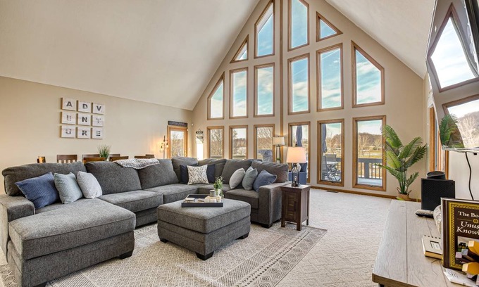 Apple Valley House | 333 m² House ∙ 4 bedrooms ∙ 12 guests