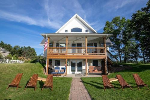 Lake House | 336) Beautiful home with View