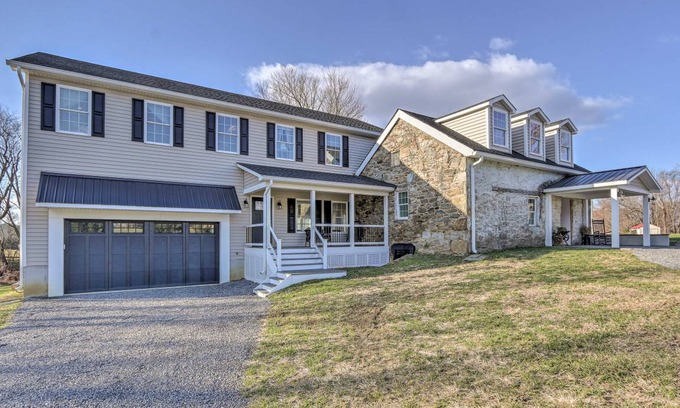Lovettsville House | 339 m² House ∙ 4 bedrooms ∙ 10 guests