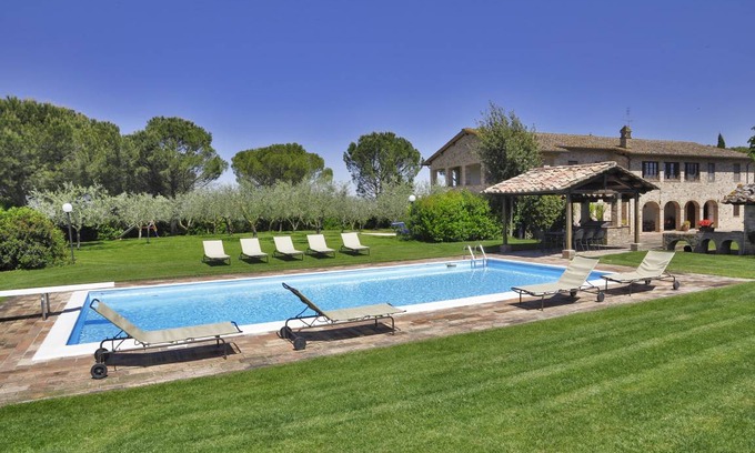 Torgiano House | 340 m² House ∙ 6 bedrooms ∙ 12 guests