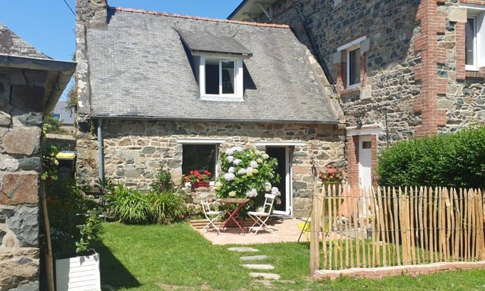 Plougrescant House | 35 m² Gîte ∙ 1 bedroom ∙ 2 guests