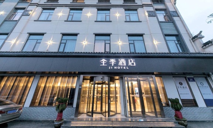Zhuji Hotel | 35 m² Hotel ∙ 3 guests