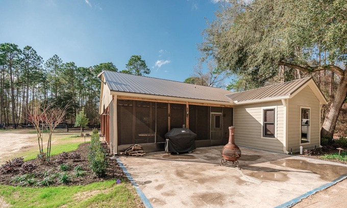 Bronson Cottage | 35 minutes from both Gainesville and Ocala, 20 minutes from HITS