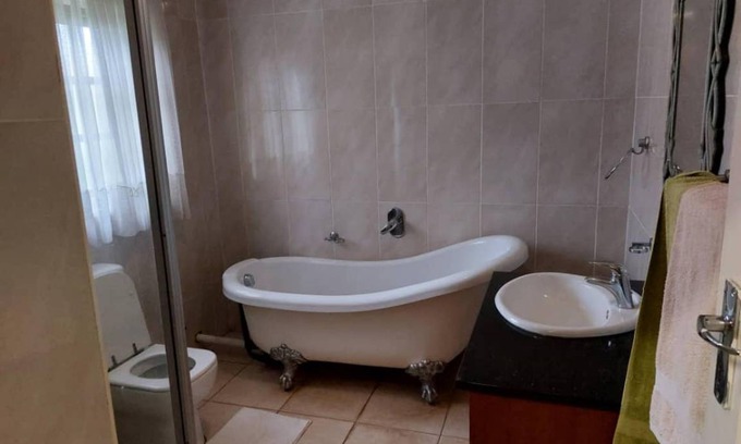 Harare Apartment | 350 m² Apartment ∙ 6 bedrooms ∙ 12 guests