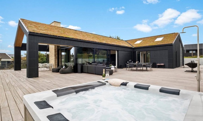 Blokhus House | 350 m² House ∙ 4 bedrooms ∙ 10 guests