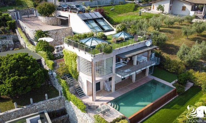 Villanuova sul Clisi Villa | 350 m² Villa ∙ 4 bedrooms ∙ 14 guests