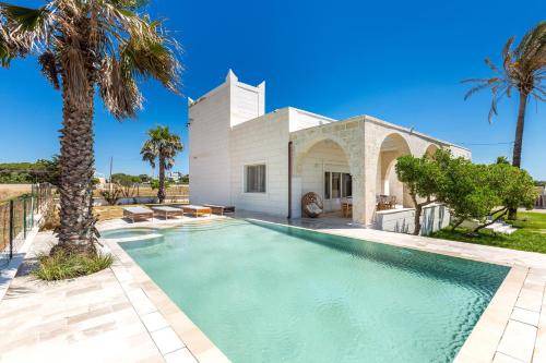 Campomarino di Maruggio Villa | 350 m² Villa ∙ 5 bedrooms ∙ 14 guests