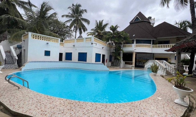 Galu House | 355 m² House ∙ 5 bedrooms ∙ 12 guests