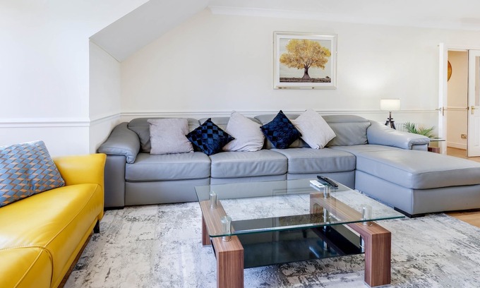 Oakleigh Apartment | 360 EN5 Turners Ct 10 -Modern, Bright, Spacious 2 bed 2 bath Barnet Penthouse